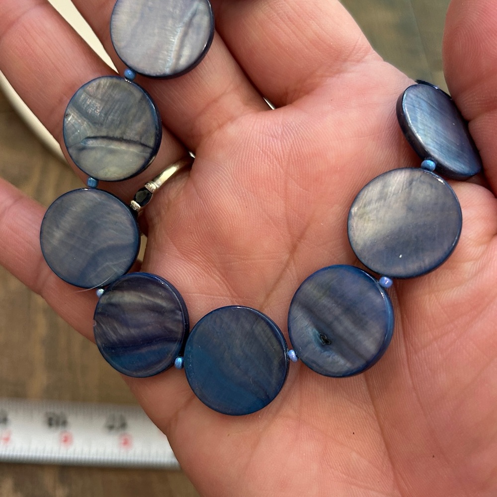 Mother-of-pearl shell (dyed) lavender/ Blue Tones flat coin round beads necklace - Picture 6 of 6